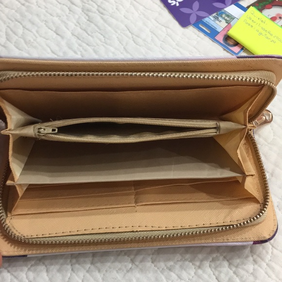 Spacious Wallet - Picture 6 of 6